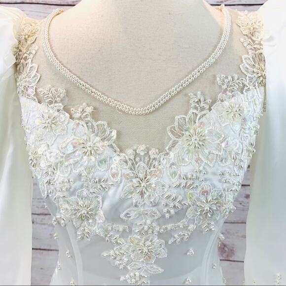 Alfred Angelo Vintage Ivory Bridal Gown w/ Veil - Picture 4 of 8